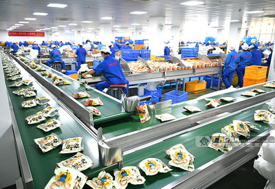 发展特色产业，推动产业化发展